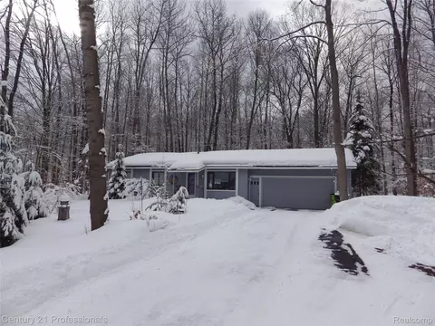 1137 Reads Run, Long Lake, MI 49685