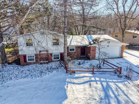 24095 Farmington Rd, Farmington, MI 48336