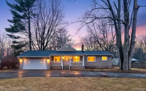21516 Mcclung Ave, Southfield, MI 48075