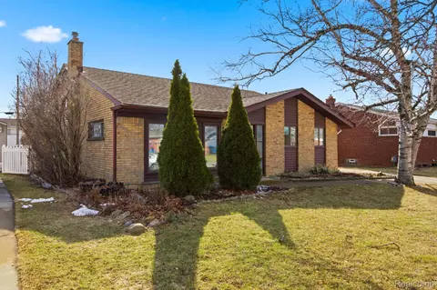 2765 Dunlop St, Trenton, MI 48183