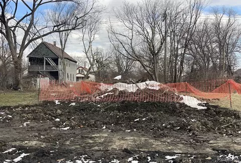 4742 Fischer St, Detroit, MI 48214
