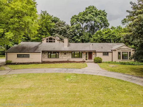 6730 Halyard Rd, Bloomfield Hills, MI 48301