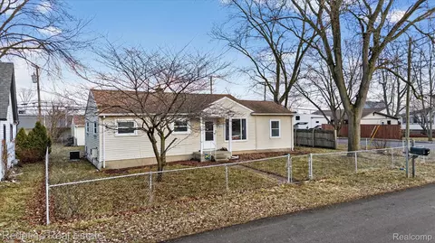 1517 Lillian St, Westland, MI 48186