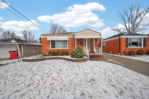 20701 Meier Rd, Saint Clair Shores, MI 48081