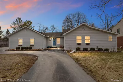 625 Driftwood Ave, Rochester Hills, MI 48307