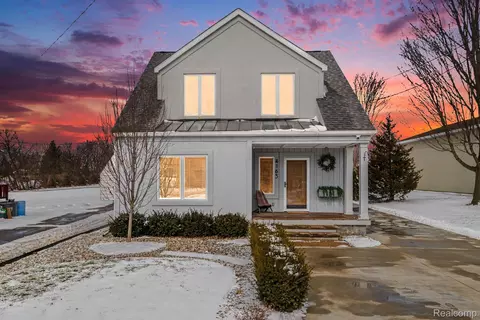 4163 E Maple Ave, Grand Blanc, MI 48439
