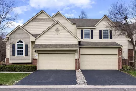 38302 Saratoga Cir, Farmington Hills, MI 48331