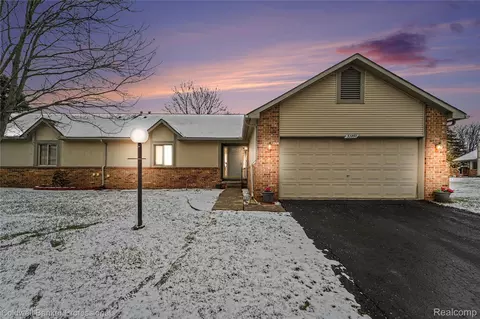 32890 Chapman Cir, Westland, MI 48185