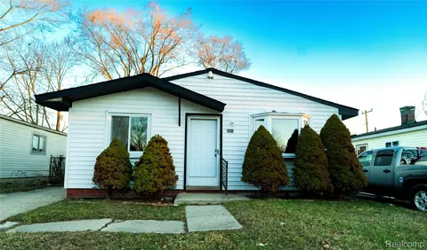 152 W Mansfield Ave, Pontiac, MI 48340
