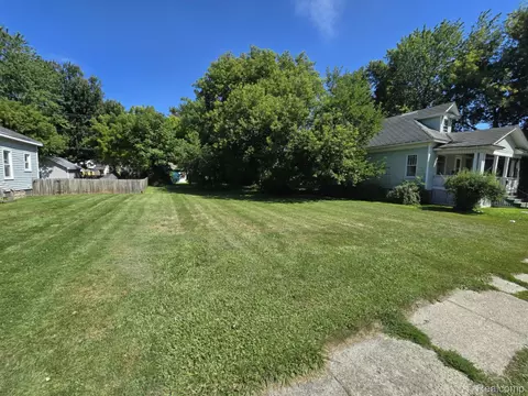 2400 Stone St, Port Huron, MI 48060