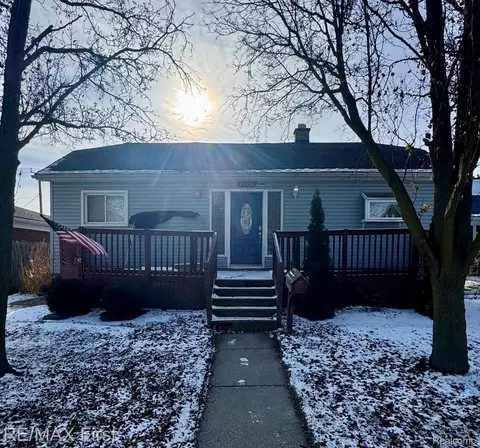 22228 Bon Heur St, Saint Clair Shores, MI 48081