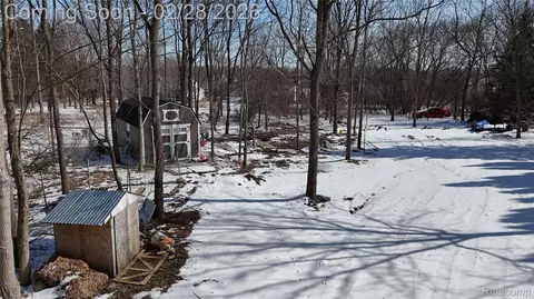 6106 E River Rd, Flint, MI 48433 photo 8