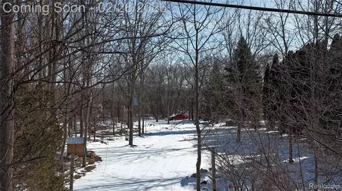 6106 E River Rd, Flint, MI 48433 photo 2