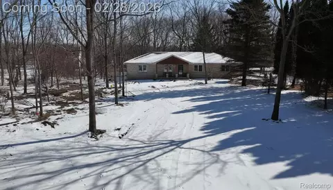 6106 E River Rd, Flint, MI 48433 photo 12