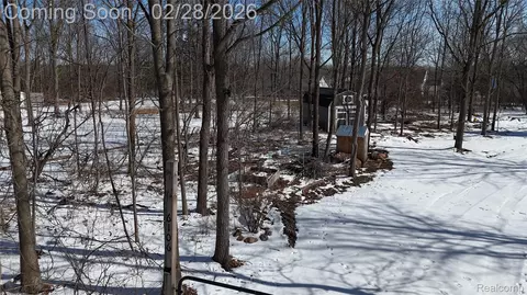 6106 E River Rd, Flint, MI 48433 photo 5
