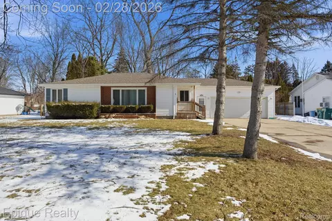 2480 Brownwood Dr, Port Huron, MI 48060