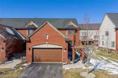 3616 Bay Harbor Dr, Brighton, MI 48114