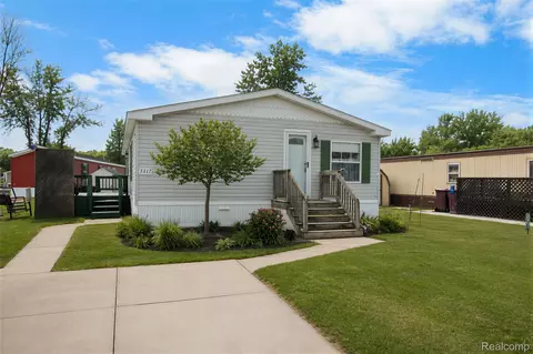 5317 Bart, Casco, MI 48064