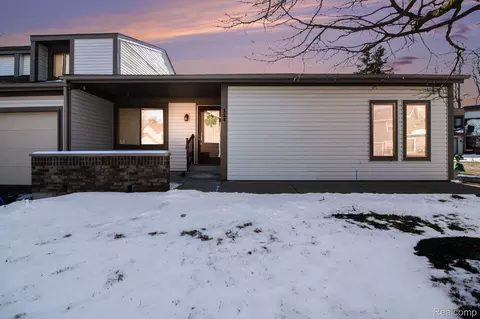 114 Conda Ln, Oxford, MI 48371