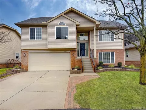 4908 Carrington Dr, Oakland, MI 48306