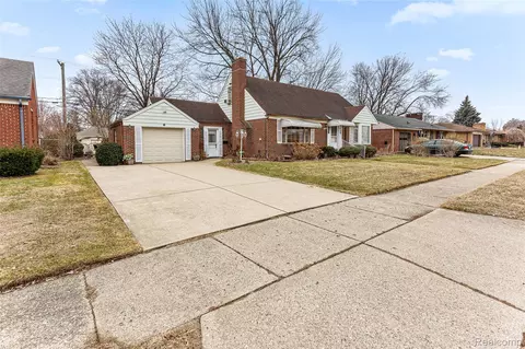 17980 Homer St, Roseville, MI 48066
