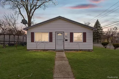 825 Robinwood St, Pontiac, MI 48340