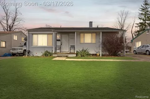 223 Victory Dr, Pontiac, MI 48342