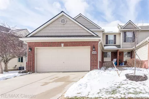 4655 Summer Ridge Dr #17, Genoa, MI 48843