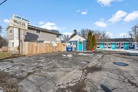 6997 Lakeshore Rd, Worth, MI 48450