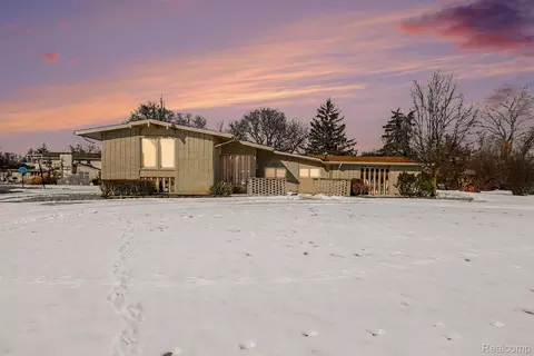 22430 Chatsford Circuit St, Southfield, MI 48034