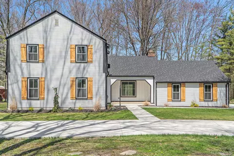 26914 Pebblestone St, Southfield, MI 48034