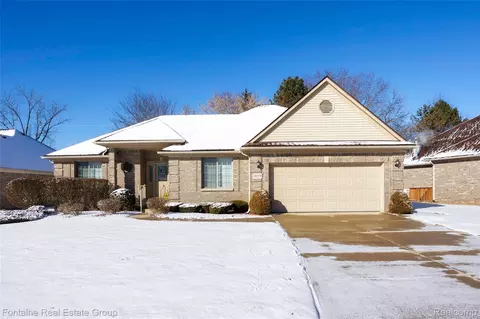 19079 Shay Ct, Livonia, MI 48152