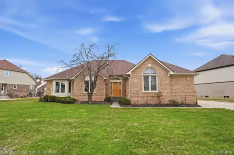 43612 Hoptree Dr, Sterling Heights, MI 48314