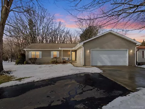 8431 Lakeshore Rd, Burtchville, MI 48059