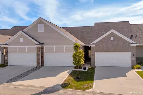 831 Plum Village Dr, Raisinville, MI 48161