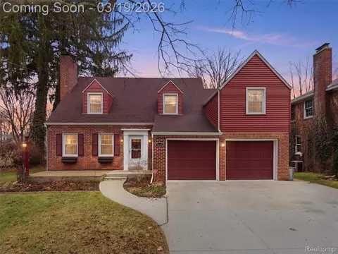27320 Sunset Blvd E, Lathrup Village, MI 48076