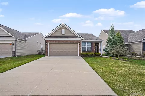 9444 Saint Andrews Dr, Grand Blanc, MI 48439