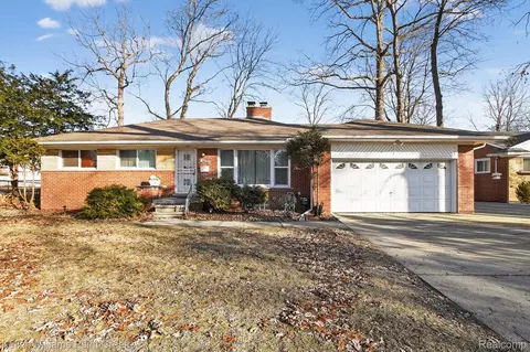 19342 Nadol Dr, Southfield, MI 48075