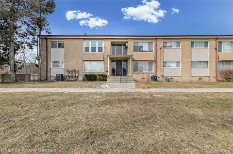 25665 Lahser Rd #B-3, Southfield, MI 48033
