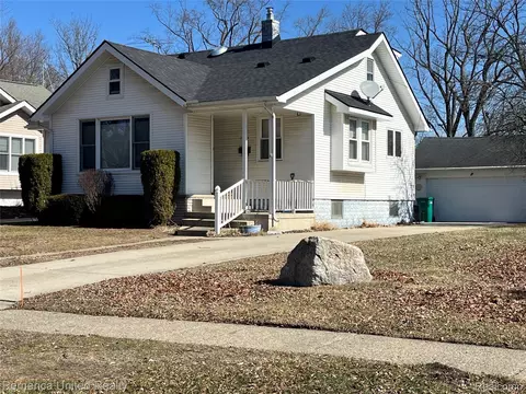 22814 Lake Way, Farmington, MI 48336