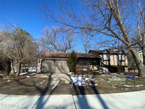 524 W Huron St, Milford, MI 48381