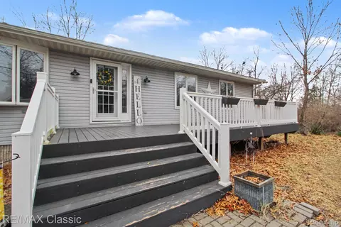 9800 Moon Rd, Saline, MI 48176