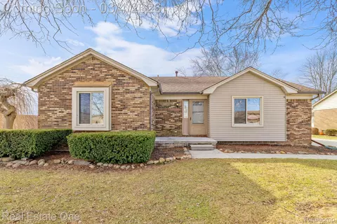41146 Justin Dr, Clinton Township, MI 48038