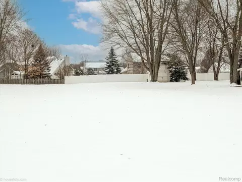 S Genesee Road, Grand Blanc, MI 48439