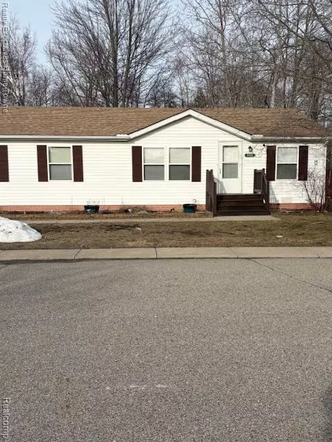 508 Bush Lake Ln, Kimball, MI 48074