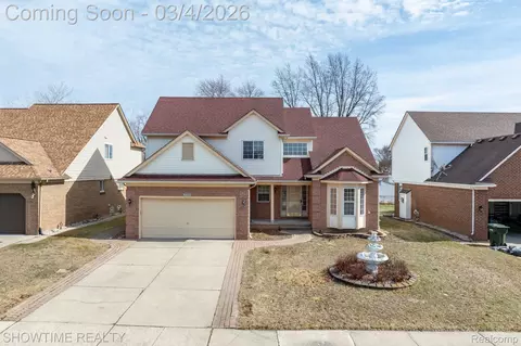 33560 Lamparter Dr, Sterling Heights, MI 48310