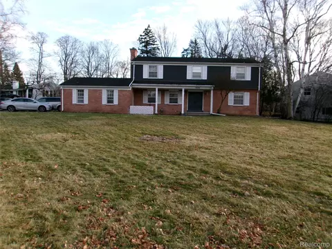 1682 Woodside Dr, East Lansing, MI 48823