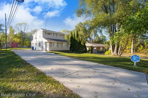 4281 Marcus Rd, Waterford, MI 48329