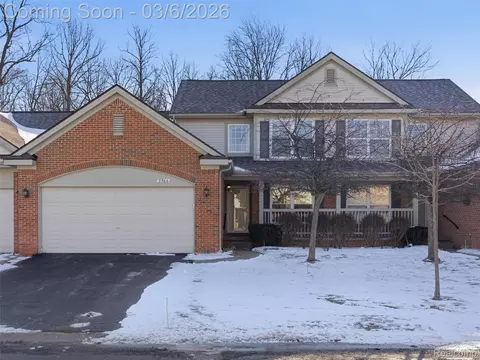 5966 Augusta Ln, Holly, MI 48442