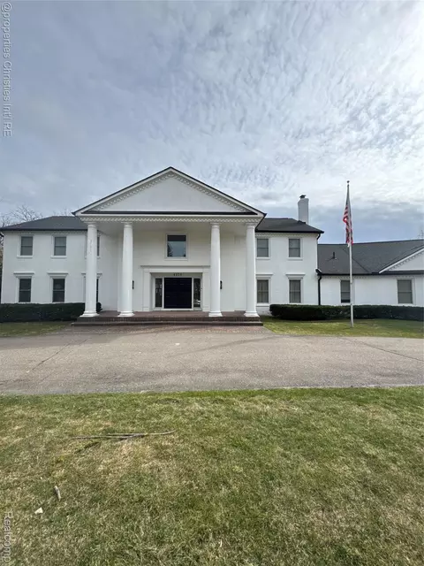 4270 Stoneleigh Rd, Bloomfield Hills, MI 48302